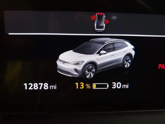 2023 Volkswagen ID.4 Pro z VIN 1V2DNPE84PC038042, wystawiony jako IAAI lot #41446269 z przebiegiem 12 878 mil mil oraz . Historia ofert i sprzedaży dostępna na DreamBid. Obrazek 16.