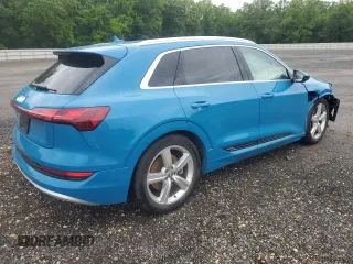 2019 Audi e-tron Premium Plus с VIN WA1LAAGE7KB013766, выставлен на аукционе Copart как лот 57432775 с пробегом 18 657 миль миль и Списание • Salvage title. История ставок и продаж доступна на DreamBid. Изображение 3.