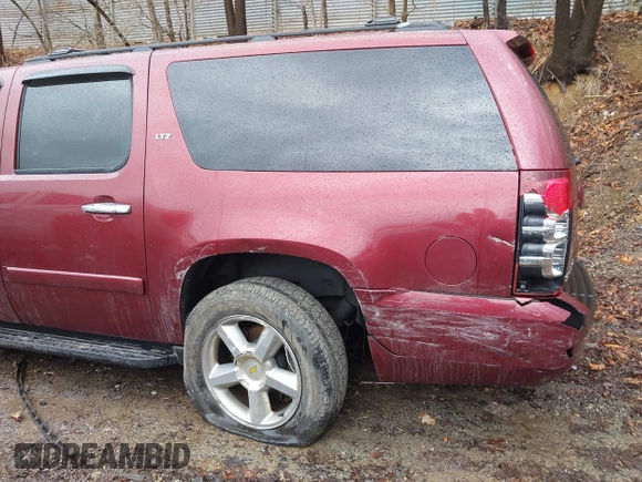 2008 Chevrolet Suburban LTZ with VIN 1GNFK16368R200844, listed as a IAAI auction lot 41722464 with 381,802 mi miles. Bid and sale history available at carsss.com. Image 6.