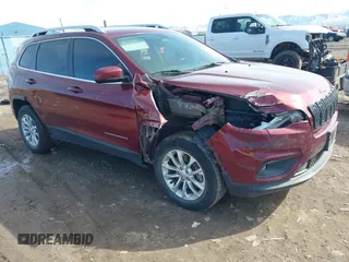 2019 Jeep Cherokee Latitude z VIN 1C4PJMCB2KD473832, wystawiony jako IAAI lot #41555931 z przebiegiem 104 990 mil mil oraz . Historia ofert i sprzedaży dostępna na DreamBid. Obrazek 1.