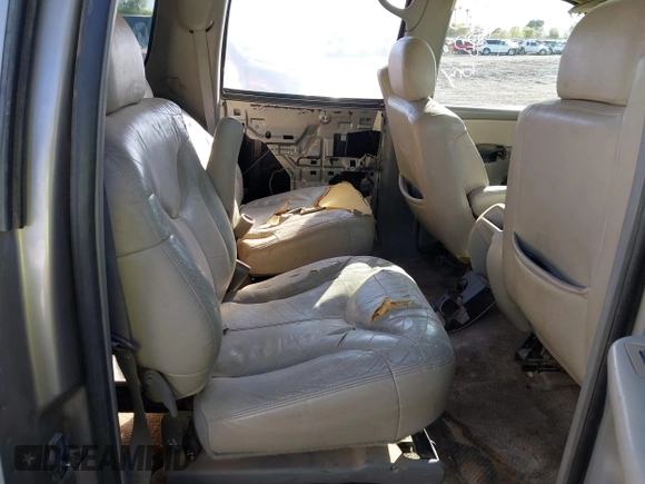 2002 GMC Yukon XL SLT with VIN 1GKFK16Z72J253852, listed as a IAAI auction lot 41606033 with 121,365 mi miles. Bid and sale history available at carsss.com. Image 8.