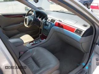 2002 Lexus ES 300 with VIN JTHBF30G320044114, listed as a IAAI auction lot 42104340 with 306,739 mi miles. Bid and sale history available at carsss.com. Image 5.