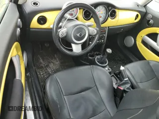 2006 MINI Hardtop z VIN WMWRC33586TK64062, wystawiony jako Copart lot #56115515 z przebiegiem 170 815 mil mil oraz Szkoda całkowita • Salvage title. Historia ofert i sprzedaży dostępna na DreamBid. Obrazek 8.