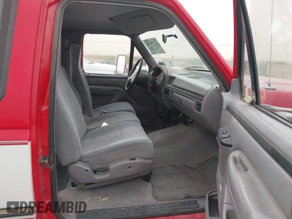 1996 Ford F-250 z VIN 1FTHX26G0TEA08492, wystawiony jako IAAI lot #42435528 z przebiegiem 108 159 mil mil oraz . Historia ofert i sprzedaży dostępna na DreamBid. Obrazek 5.