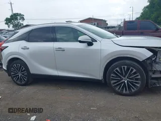 2024 Lexus RX 350 z VIN 2T2BAMBA4RC028661, wystawiony jako IAAI lot #42252708 z przebiegiem 19 141 mil mil oraz . Historia ofert i sprzedaży dostępna na DreamBid. Obrazek 13.