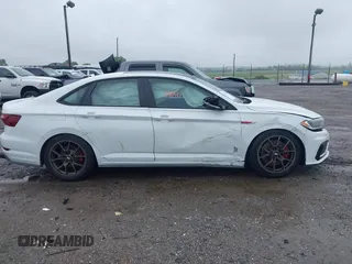 2020 Volkswagen Jetta GLI S z VIN 3VW5T7BU9LM091404, wystawiony jako IAAI lot #42300830 z przebiegiem 46 851 mil mil oraz . Historia ofert i sprzedaży dostępna na DreamBid. Obrazek 13.