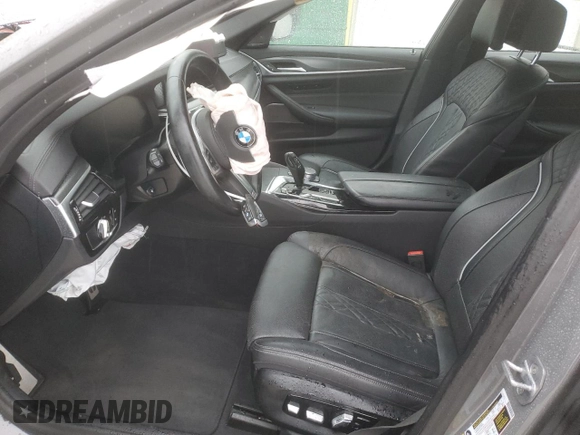 2021 BMW 5 Series M550i xDrive z VIN WBA13BK05MCF97316, wystawiony jako Copart lot #63713144 z przebiegiem Nie podano mil oraz Szkoda całkowita • Salvage title. Historia ofert i sprzedaży dostępna na DreamBid. Obrazek 7.