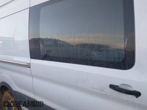 2023 Ford Transit Cargo z VIN 1FTBR3X89PKA82787, wystawiony jako IAAI lot #41330722 z przebiegiem 76 536 mil mil oraz . Historia ofert i sprzedaży dostępna na DreamBid. Obrazek 8.