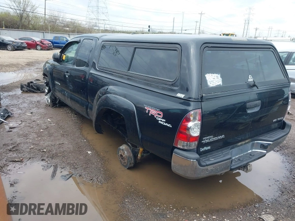 2010 Toyota Tacoma z VIN 5TEUU4EN7AZ747162, wystawiony jako IAAI lot #41899480 z przebiegiem Nie podano mil oraz . Historia ofert i sprzedaży dostępna na DreamBid. Obrazek 3.