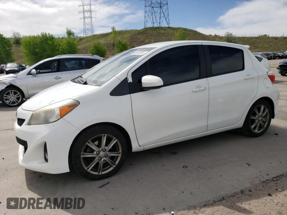 2012 Toyota Yaris L z VIN JTDKTUD3XCD528749, wystawiony jako Copart lot #56803205 z przebiegiem 140 024 mil mil oraz Szkoda całkowita • Salvage title. Historia ofert i sprzedaży dostępna na DreamBid. Obrazek 1.