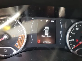 2020 Jeep Renegade Latitude with VIN ZACNJBBB6LPL71835, listed as a Copart auction lot 46635595 with 27,522 mi miles and Salvage title. Bid and sale history available at DreamBid. Image 9.