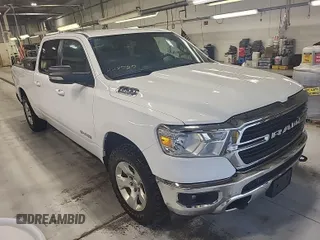 2021 Ram 1500 Big Horn z VIN 1C6SRFMT1MN714659, wystawiony jako IAAI lot #42521058 z przebiegiem 126 678 mil mil oraz . Historia ofert i sprzedaży dostępna na DreamBid. Obrazek 5.