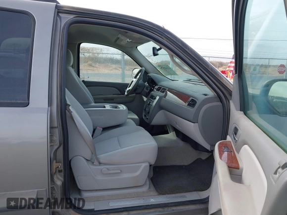 2007 GMC Yukon SLE w/3SA with VIN 1GKFC13C77R273041, listed as a IAAI auction lot 41548326 with 108,738 mi miles. Bid and sale history available at carsss.com. Image 5.