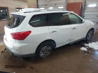 2017 Nissan Pathfinder SV with VIN 5N1DR2MM9HC900787, listed as a IAAI auction lot 41621526 with 126,320 mi miles. Bid and sale history available at carsss.com. Image 4.