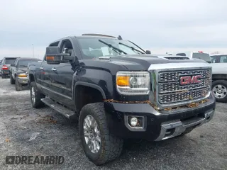 2019 GMC Sierra 2500HD Denali with VIN 1GT12SEY9KF137673, listed as a IAAI auction lot 41274118 with 1 mi miles. Bid and sale history available at carsss.com. Image 1.
