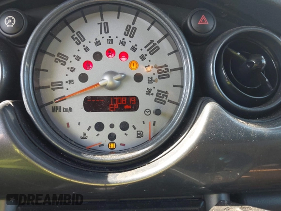 2006 MINI Hardtop with VIN WMWRC33506TK18077, listed as a IAAI auction lot 42583190 with 170,819 mi miles and . Bid and sale history available at DreamBid. Image 7.