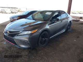 2021 Toyota Camry XSE z VIN 4T1K61AK7MU518176, wystawiony jako IAAI lot #42121890 z przebiegiem 70 634 mil mil oraz . Historia ofert i sprzedaży dostępna na DreamBid. Obrazek 18.