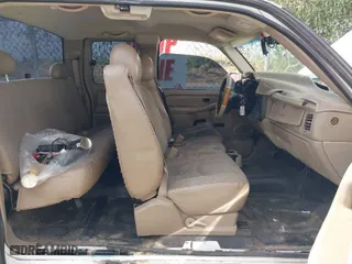 2005 Chevrolet Silverado 1500 Work Truck with VIN 1GCEC19X05Z161325, listed as a IAAI auction lot 40383750 with 174,036 mi miles. Bid and sale history available at carsss.com. Image 5.