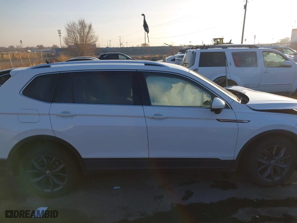 2022 Volkswagen Tiguan SE with VIN 3VV2B7AX5NM152367, listed as a IAAI auction lot 41018730 with 42,104 mi miles. Bid and sale history available at carsss.com. Image 11.