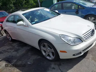 2007 Mercedes-Benz CLS 550 z VIN WDDDJ72X17A111409, wystawiony jako IAAI lot #42370834 z przebiegiem 81 620 mil mil oraz . Historia ofert i sprzedaży dostępna na DreamBid. Obrazek 1.