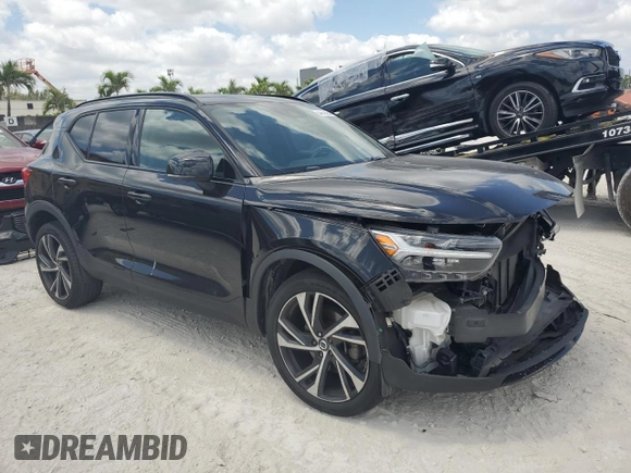 2021 Volvo XC40 R-Design z VIN YV4AC2HM1M2470902, wystawiony jako Copart lot #54275595 z przebiegiem 33 536 mil mil oraz Szkoda całkowita • Salvage title. Historia ofert i sprzedaży dostępna na DreamBid. Obrazek 4.