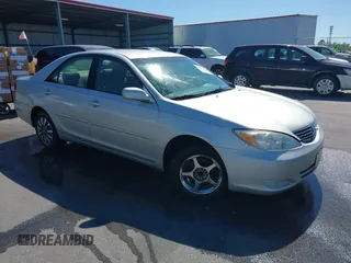 2004 Toyota Camry LE with VIN 4T1BE32K04U319290, listed as a IAAI auction lot 42019125 with 304,666 mi miles. Bid and sale history available at carsss.com. Image 1.