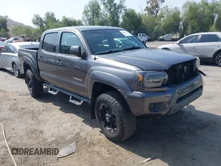 2013 Toyota Tacoma PreRunner z VIN 5TFJX4GN2DX018800, wystawiony jako IAAI lot #42304447 z przebiegiem 188 409 mil mil oraz . Historia ofert i sprzedaży dostępna na DreamBid. Obrazek 1.