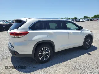 2017 Toyota Highlander XLE with VIN 5TDJZRFH2HS514016, listed as a Copart auction lot 57293565 with 125,738 mi miles and Salvage title. Bid and sale history available at DreamBid. Image 3.