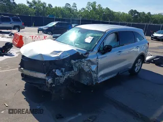2021 Kia Sorento LX with VIN 5XYRG4LC2MG021724, listed as a IAAI auction lot 42548408 with 162,334 mi miles and . Bid and sale history available at DreamBid. Image 2.