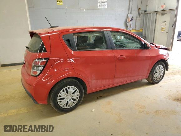 2020 Chevrolet Sonic LT z VIN 1G1JG6SB6L4123809, wystawiony jako Copart lot #42010805 z przebiegiem 40 249 mil mil oraz Szkody całkowita. Historia ofert i sprzedaży dostępna na DreamBid. Obrazek 3.