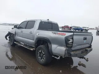 2020 Toyota Tacoma SR5 z VIN 3TMCZ5AN9LM290069, wystawiony jako IAAI lot #41938380 z przebiegiem 131 439 mil mil oraz . Historia ofert i sprzedaży dostępna na DreamBid. Obrazek 3.