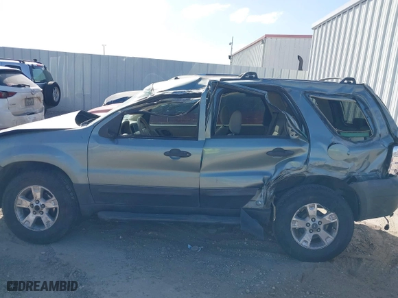 2005 Ford Escape XLT with VIN 1FMYU03175KA84787, listed as a IAAI auction lot 41814099 with 168,342 mi miles. Bid and sale history available at carsss.com. Image 14.