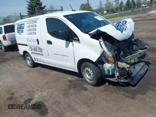 2015 Chevrolet City Express Cargo LT z VIN 3N63M0ZN8FK715445, wystawiony jako IAAI lot #42128008 z przebiegiem 130 773 mil mil oraz . Historia ofert i sprzedaży dostępna na DreamBid. Obrazek 1.