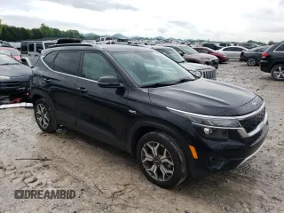 2021 Kia Seltos EX z VIN KNDERCAA6M7102971, wystawiony jako Copart lot #54679605 z przebiegiem 40 511 mil mil oraz Czysty tytuł • Clean title. Historia ofert i sprzedaży dostępna na DreamBid. Obrazek 4.