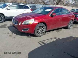 2011 Volvo S60 z VIN YV1902FH4B2013271, wystawiony jako IAAI lot #41706876 z przebiegiem 128 353 mil mil oraz . Historia ofert i sprzedaży dostępna na DreamBid. Obrazek 17.