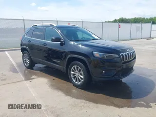 2020 Jeep Cherokee Altitude z VIN 1C4PJMLB0LD555687, wystawiony jako IAAI lot #42214648 z przebiegiem 26 237 mil mil oraz . Historia ofert i sprzedaży dostępna na DreamBid. Obrazek 1.