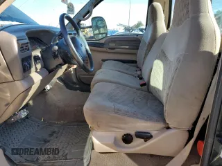 2000 Ford F-250 XL z VIN 1FTNF21L2YEB66074, wystawiony jako Copart lot #84274244 z przebiegiem 100 845 mil mil oraz Czysty tytuł • Clean title. Historia ofert i sprzedaży dostępna na DreamBid. Obrazek 7.