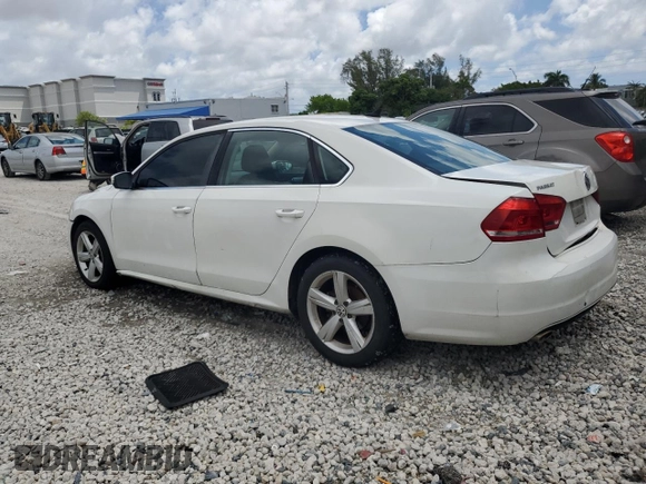 2013 Volkswagen Passat SE z VIN 1VWBP7A34DC033008, wystawiony jako Copart lot #56036275 z przebiegiem 248 316 mil mil oraz Czysty tytuł • Clean title. Historia ofert i sprzedaży dostępna na DreamBid. Obrazek 2.
