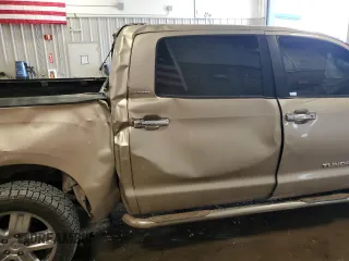 2007 Toyota Tundra Limited z VIN 5TBDV58157S475415, wystawiony jako Copart lot #50748095 z przebiegiem Nie podano mil oraz Czysty tytuł • Clean title. Historia ofert i sprzedaży dostępna na DreamBid. Obrazek 10.