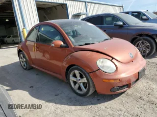 2010 Volkswagen New Beetle Coupe with VIN 3VWRG3AGXAM019277, listed as a Copart auction lot 78192284 with 147,325 mi miles and Salvage Title. Bid and sale history available at carsss.com. Image 4.
