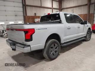 2024 Ford F-150 Lightning Lariat с VIN 1FT6W5L72RWG24374, выставлен на аукционе IAAI как лот 42296397 с пробегом Не указан миль и . История ставок и продаж доступна на DreamBid. Изображение 4.