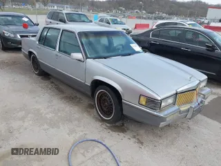 1990 Cadillac DeVille z VIN 1G6CD5331L4350001, wystawiony jako IAAI lot #41794517 z przebiegiem 185 485 mil mil oraz . Historia ofert i sprzedaży dostępna na DreamBid. Obrazek 1.