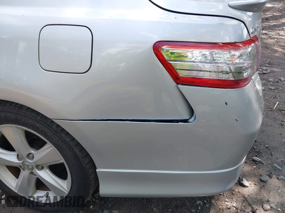 2011 Toyota Camry LE z VIN 4T1BF3EK3BU200056, wystawiony jako IAAI lot #42467171 z przebiegiem 242 129 mil mil oraz . Historia ofert i sprzedaży dostępna na DreamBid. Obrazek 6.