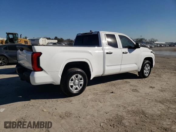 2022 Toyota Tundra SR z VIN 5TFKB5DA6NX016110, wystawiony jako Copart lot #41285993 z przebiegiem 68 mil mil oraz . Historia ofert i sprzedaży dostępna na DreamBid. Obrazek 3.
