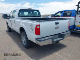 2011 Ford F-250 XL z VIN 1FT7W2B6XBEC15207, wystawiony jako IAAI lot #42484763 z przebiegiem 84 620 mil mil oraz . Historia ofert i sprzedaży dostępna na DreamBid. Obrazek 3.