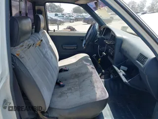 1992 Toyota Pickup с VIN JT4RN81A0N0090921, выставлен на аукционе IAAI как лот 42465321 с пробегом 166 211 миль миль и . История ставок и продаж доступна на DreamBid. Изображение 8.