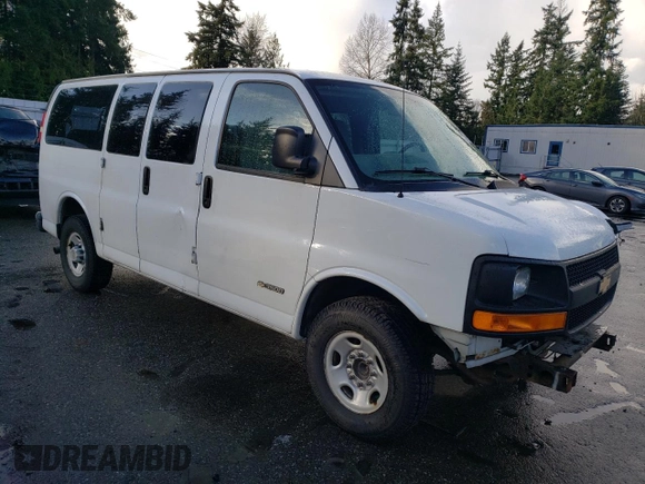 2005 Chevrolet Express Passenger with VIN 1GAHG35U551121466, listed as a Copart auction lot 80658034 with 84,598 mi miles and Salvage title. Bid and sale history available at DreamBid. Image 4.