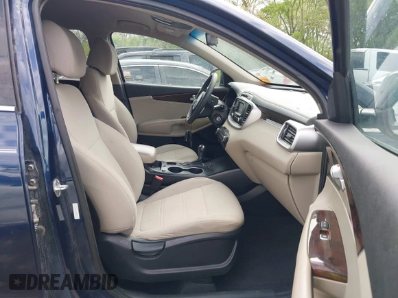 2017 Kia Sorento LX z VIN 5XYPG4A3XHG287217, wystawiony jako IAAI lot #42067077 z przebiegiem 112 324 mil mil oraz . Historia ofert i sprzedaży dostępna na DreamBid. Obrazek 5.