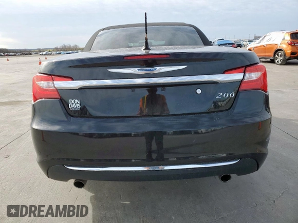 2011 Chrysler 200 Touring z VIN 1C3BC2EG6BN620492, wystawiony jako Copart lot #46485555 z przebiegiem 63 345 mil mil oraz Szkoda całkowita • Salvage title. Historia ofert i sprzedaży dostępna na DreamBid. Obrazek 6.