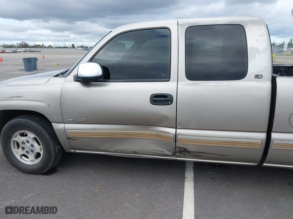 1999 Chevrolet Silverado 1500 LS with VIN 2GCEC19T6X1167722, listed as a IAAI auction lot 41741518 with 319,692 mi miles. Bid and sale history available at carsss.com. Image 6.